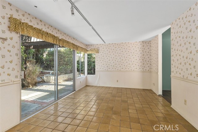 MLS #OC25252311 image #9