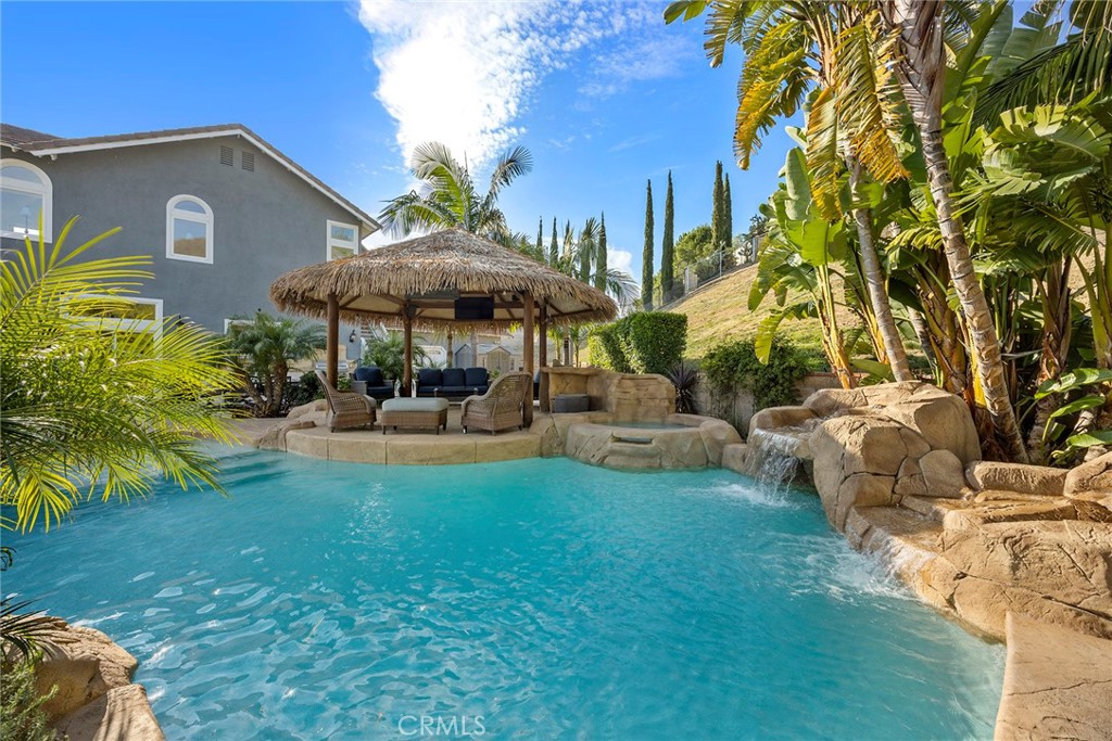 MLS #OC25252496 image #1