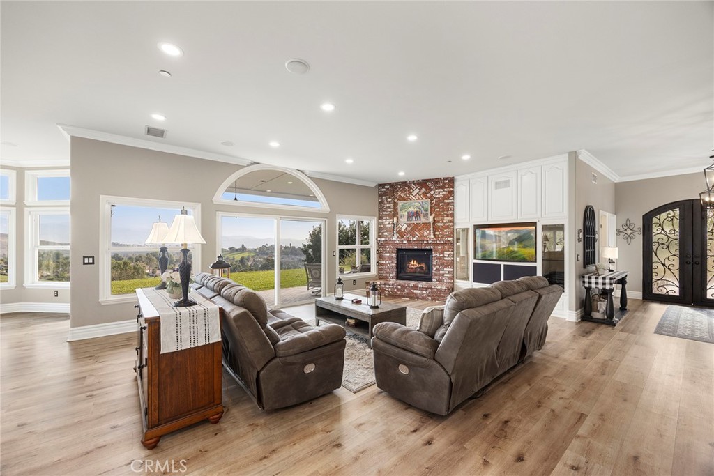 MLS #OC25252496 image #14