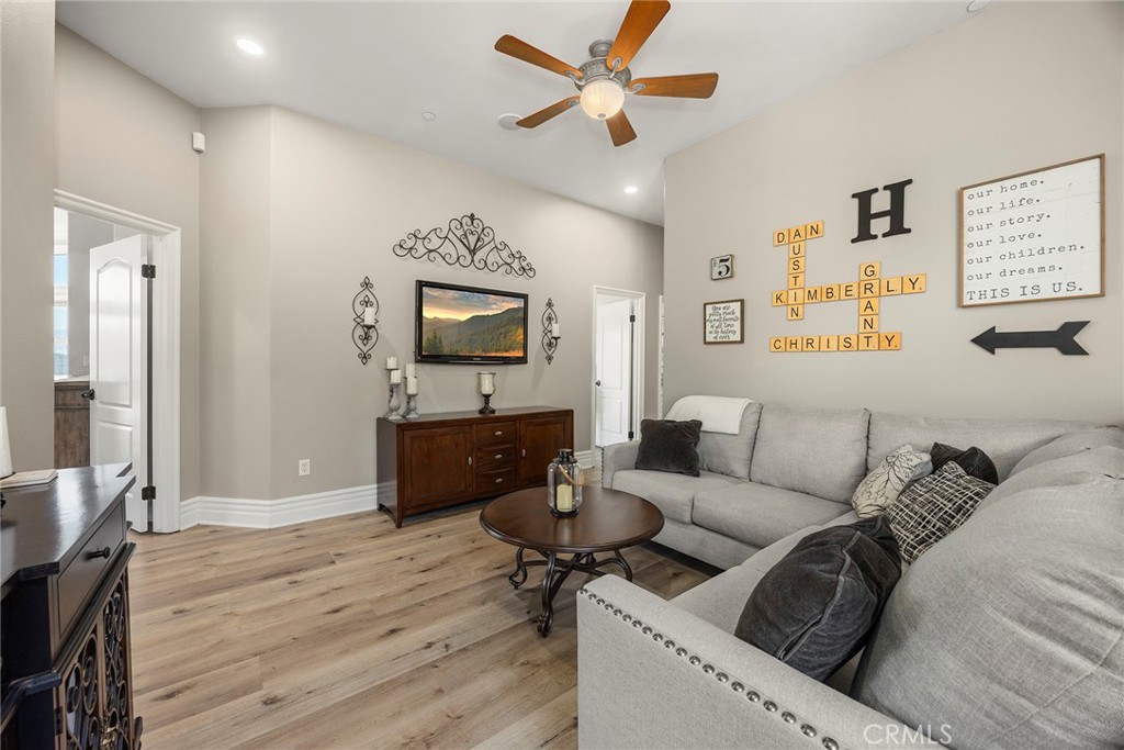 MLS #OC25252496 image #32