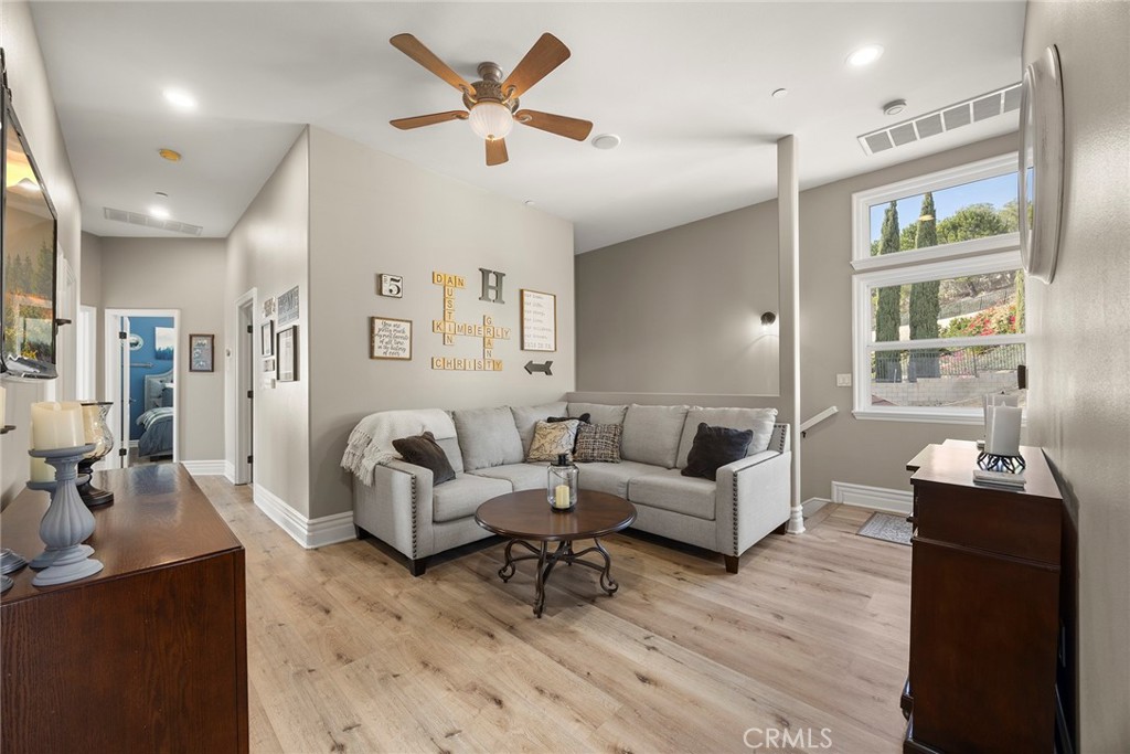 MLS #OC25252496 image #40