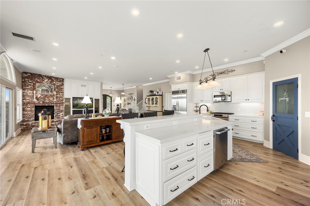 MLS #OC25252496 image #8