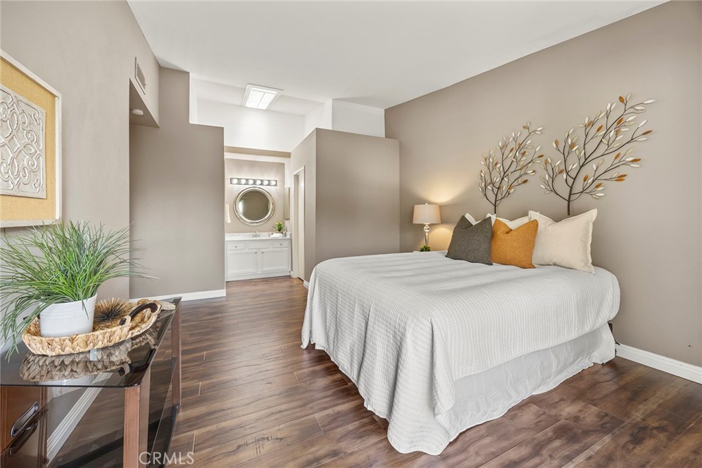 MLS #OC25252504 image #22