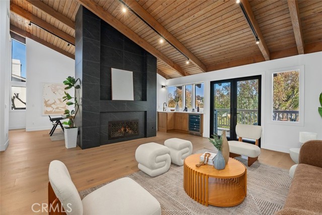 MLS #OC25252542 image #0