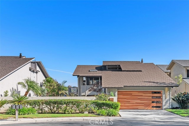 MLS #OC25252542 image #1