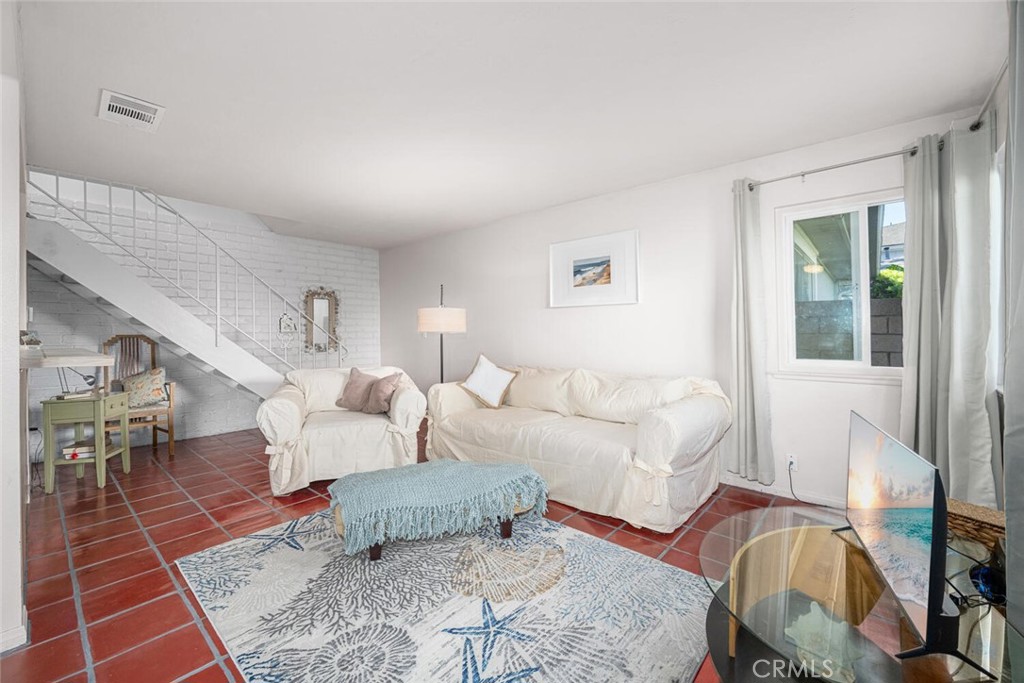 MLS #OC25252557 image #0