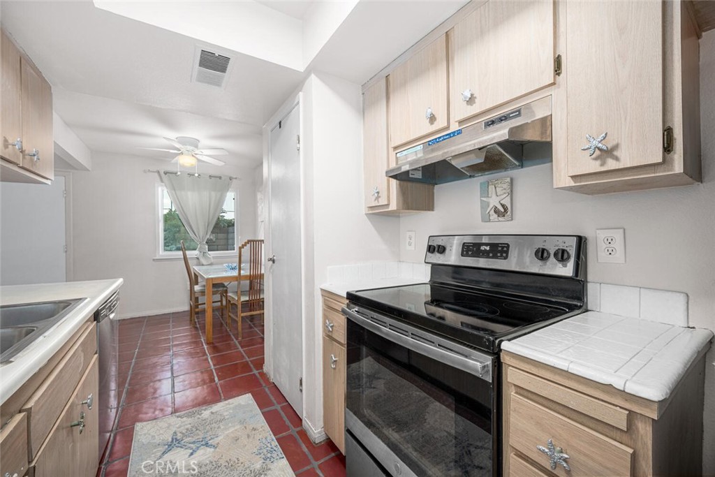 MLS #OC25252557 image #9