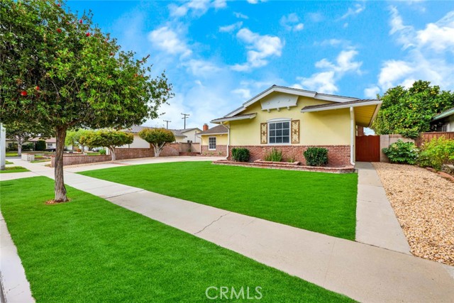 MLS #OC25252576 image #1