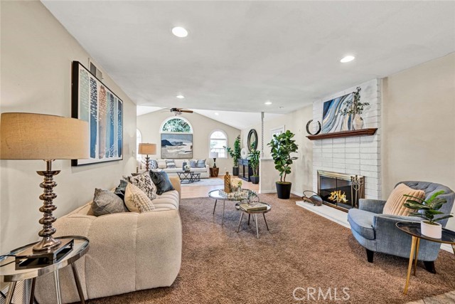 MLS #OC25252576 image #16