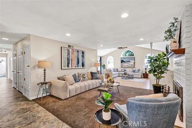 MLS #OC25252576 image #17