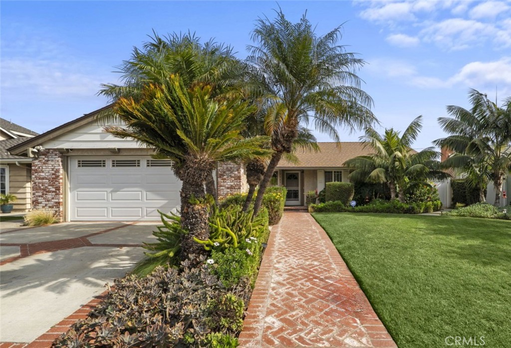 MLS #OC25252577 image #0