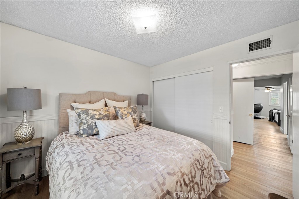 MLS #OC25252577 image #16