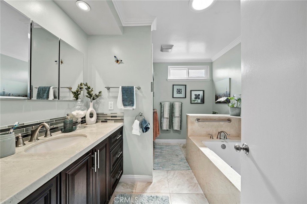 MLS #OC25252577 image #24