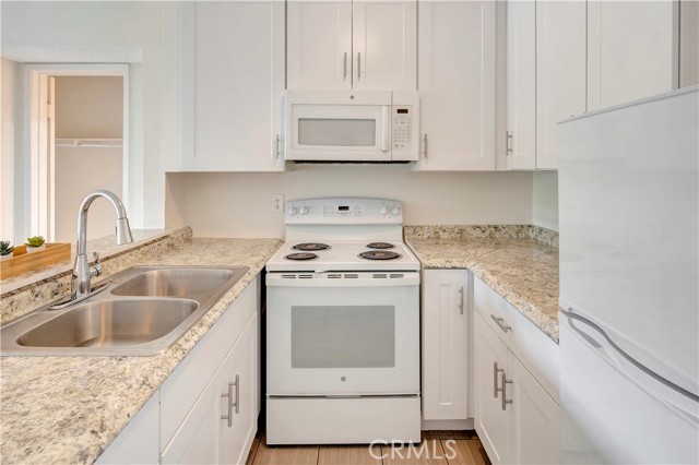 MLS #OC25252591 image #3