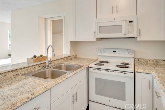 MLS #OC25252591 image #6