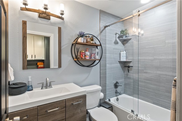 MLS #OC25252595 image #19