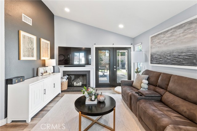 MLS #OC25252595 image #3