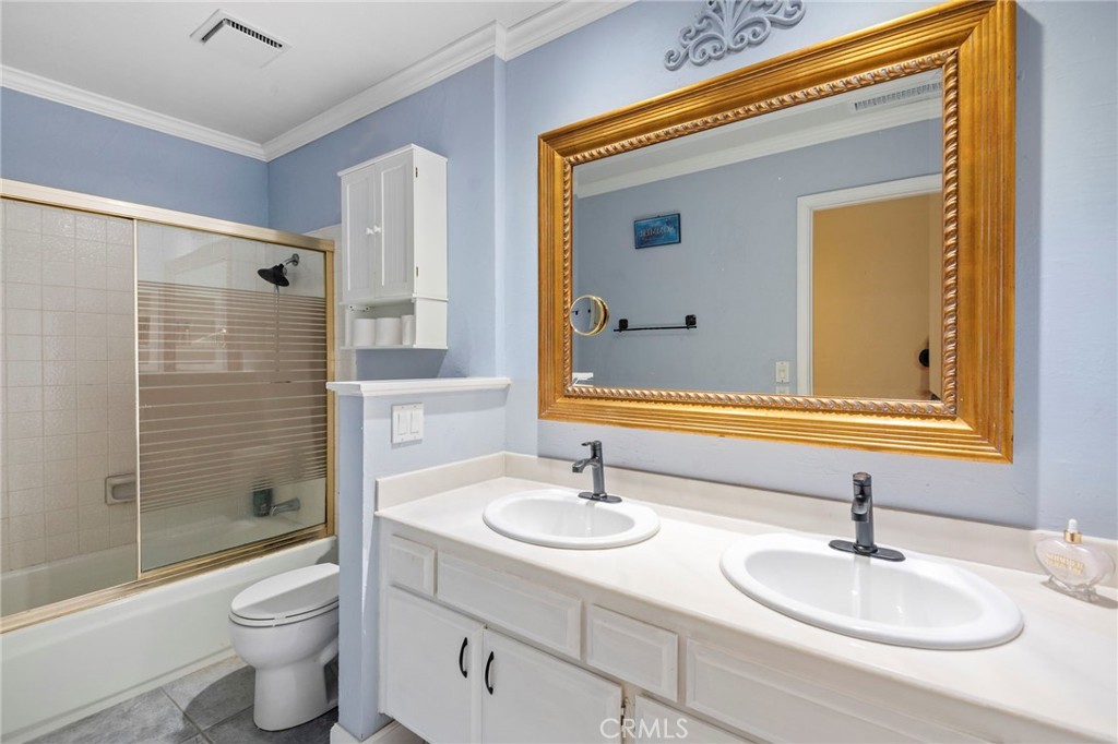 MLS #OC25252613 image #23