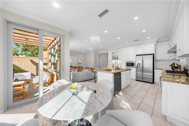 MLS #OC25252665 image #9