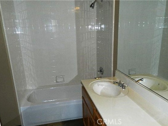 MLS #OC25252677 image #4