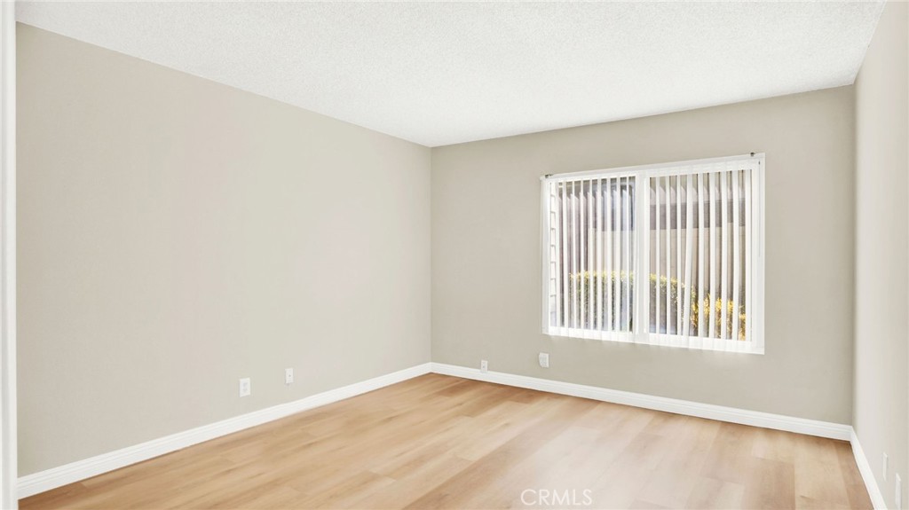 MLS #OC25252700 image #9