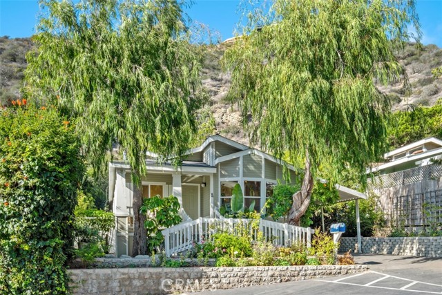 MLS #OC25252846 image #0