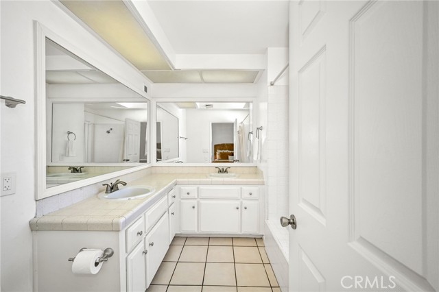 MLS #OC25252893 image #12