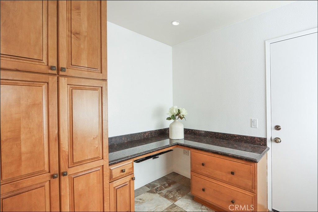 MLS #OC25252895 image #10