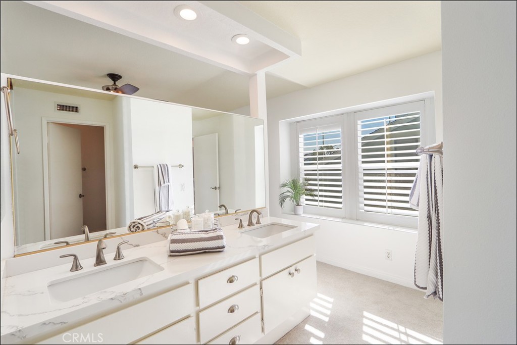 MLS #OC25252895 image #17