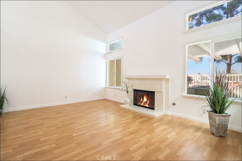 MLS #OC25252895 image #2