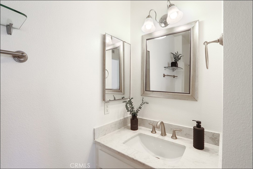 MLS #OC25252895 image #22