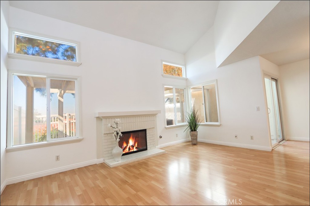 MLS #OC25252895 image #4