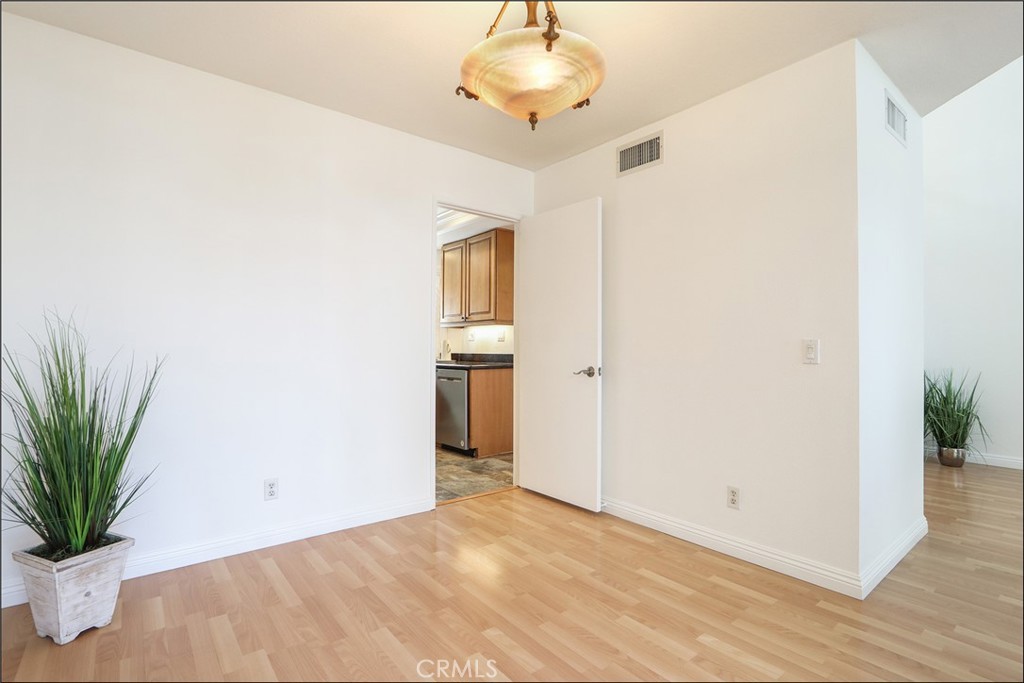 MLS #OC25252895 image #6