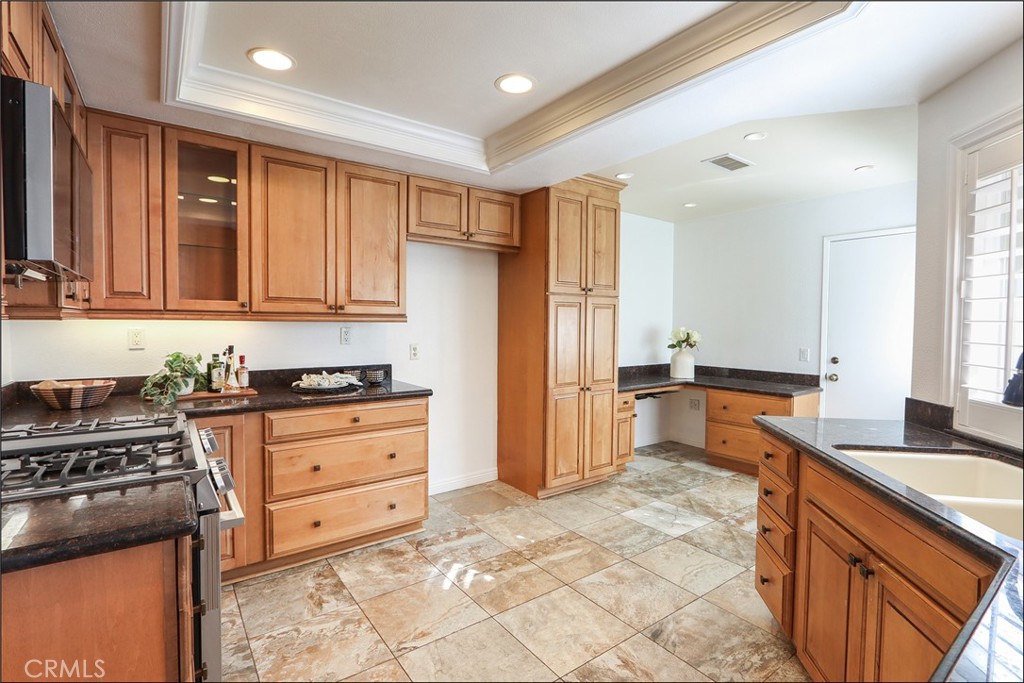 MLS #OC25252895 image #9