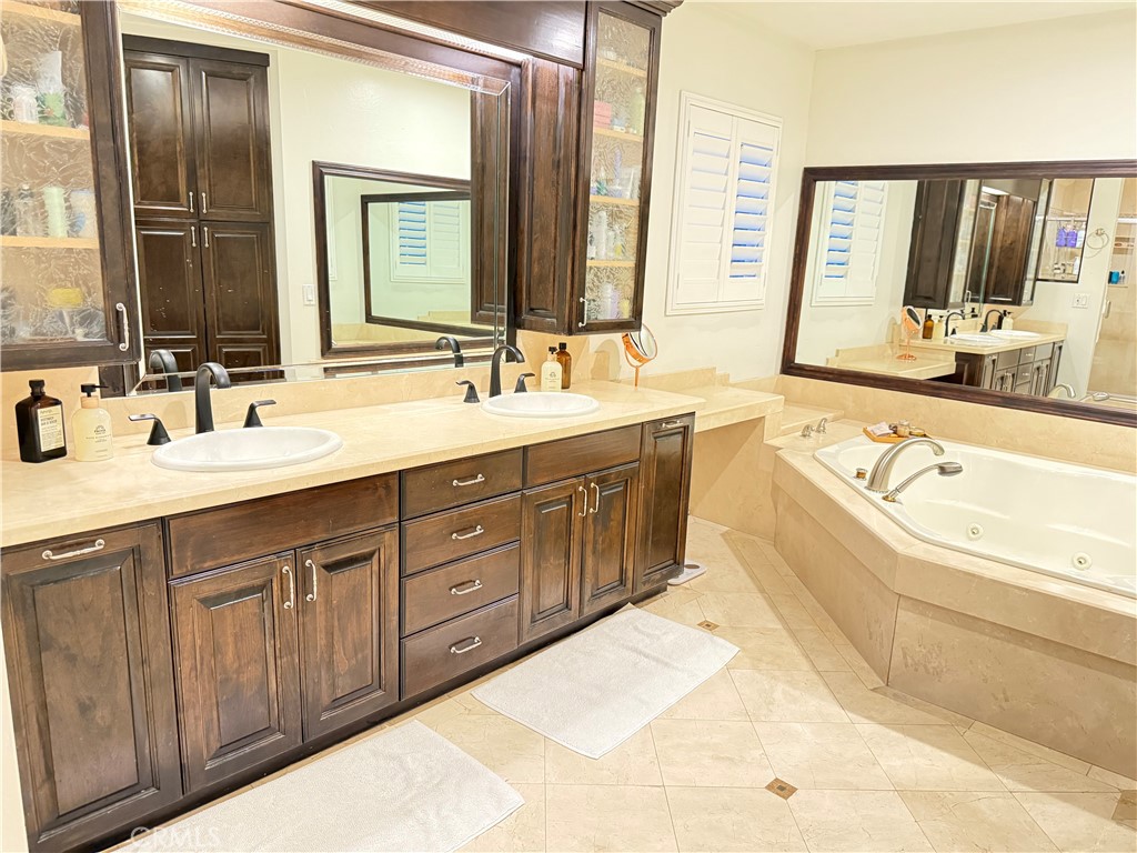 MLS #OC25252932 image #10