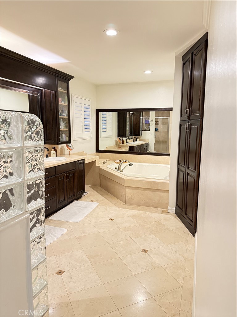 MLS #OC25252932 image #11