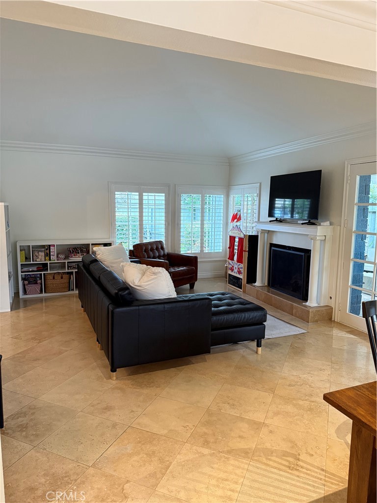 MLS #OC25252932 image #9