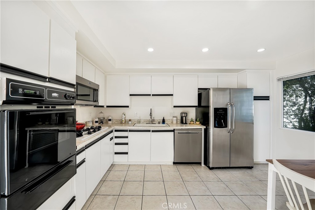 MLS #OC25252947 image #10