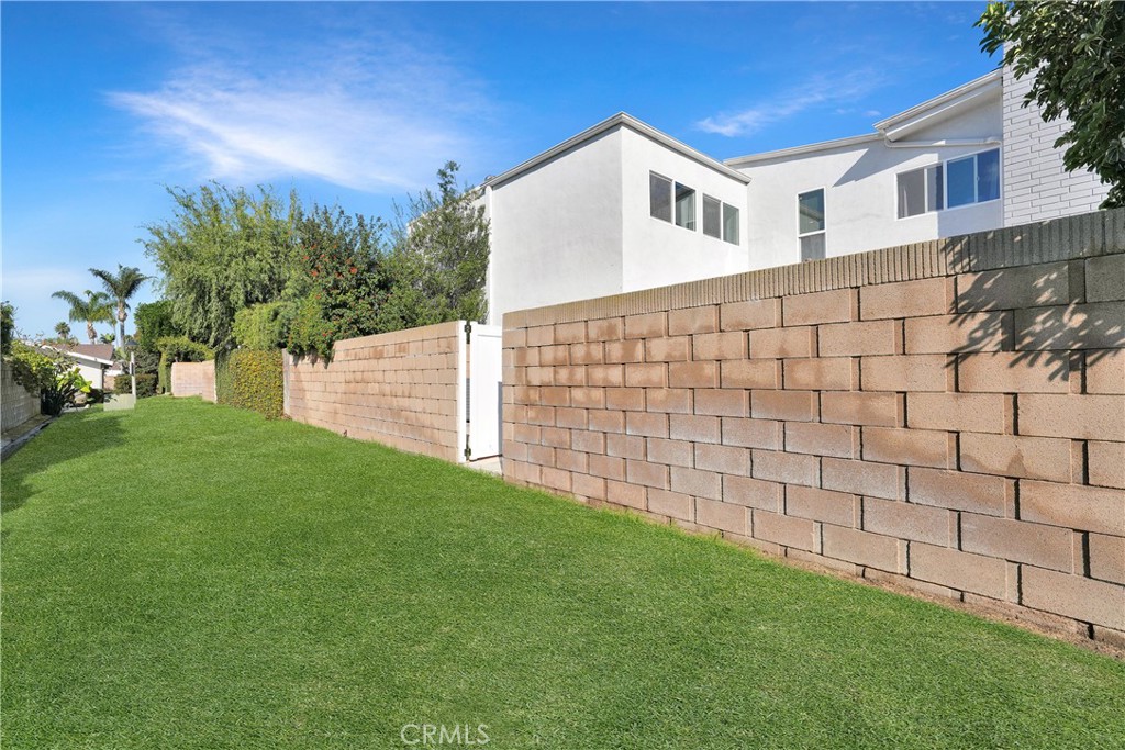 MLS #OC25252947 image #19