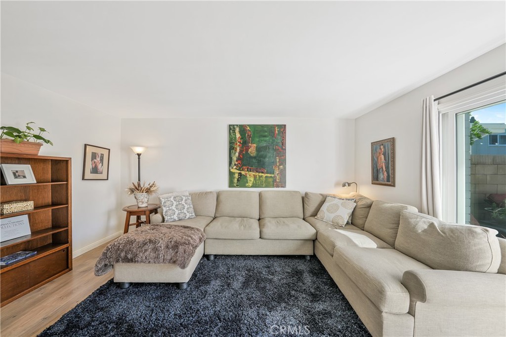 MLS #OC25252947 image #5