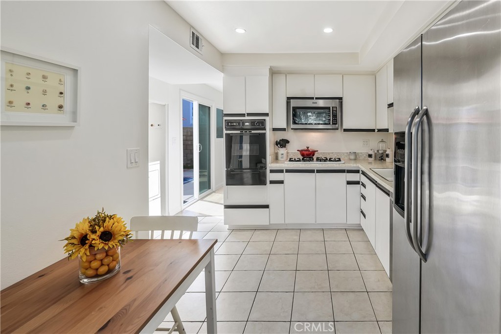 MLS #OC25252947 image #9