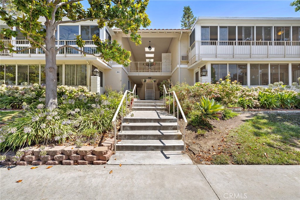 MLS #OC25178527 image #1