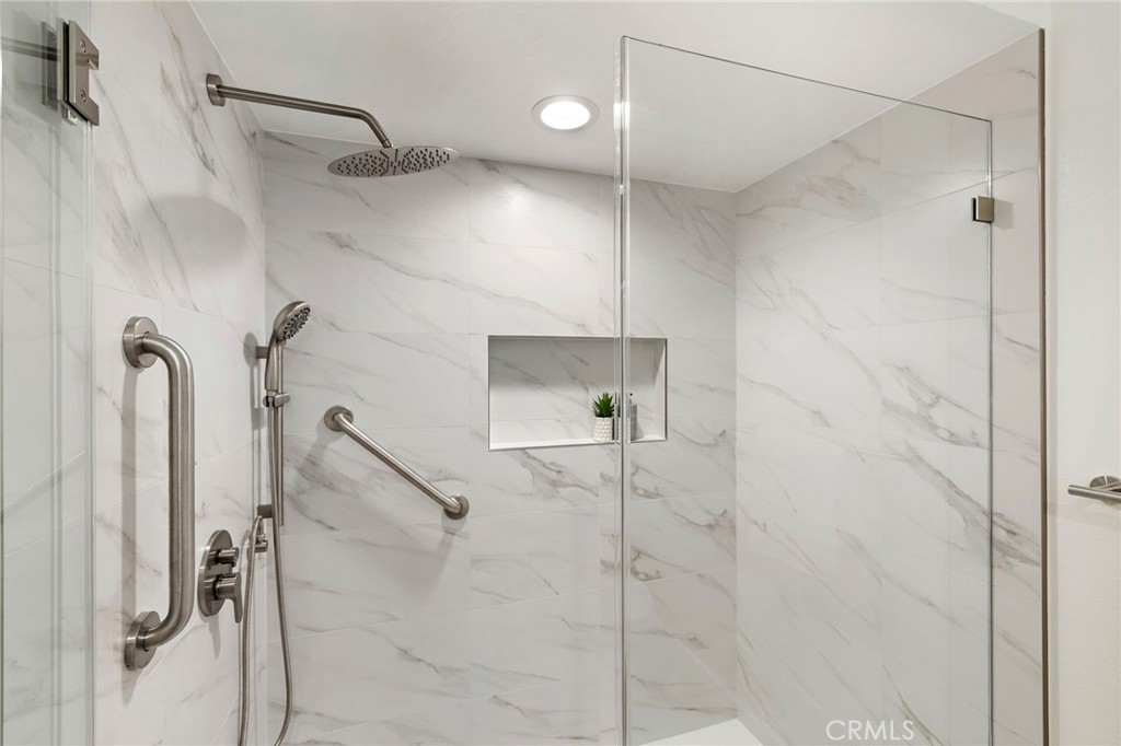 MLS #OC25178527 image #11