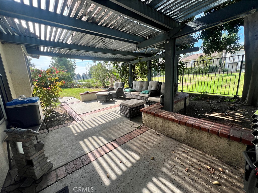 MLS #OC25253140 image #1