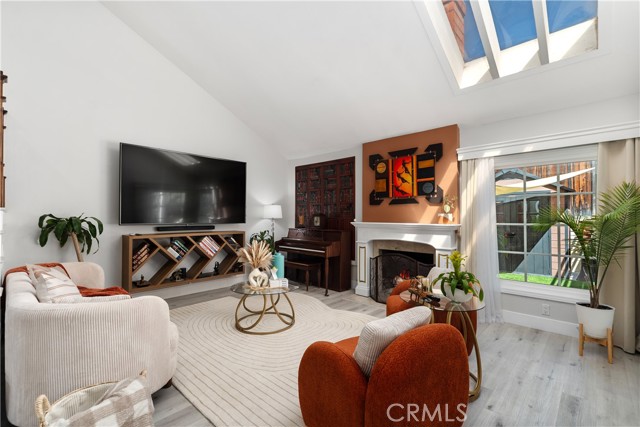 MLS #OC25253172 image #8