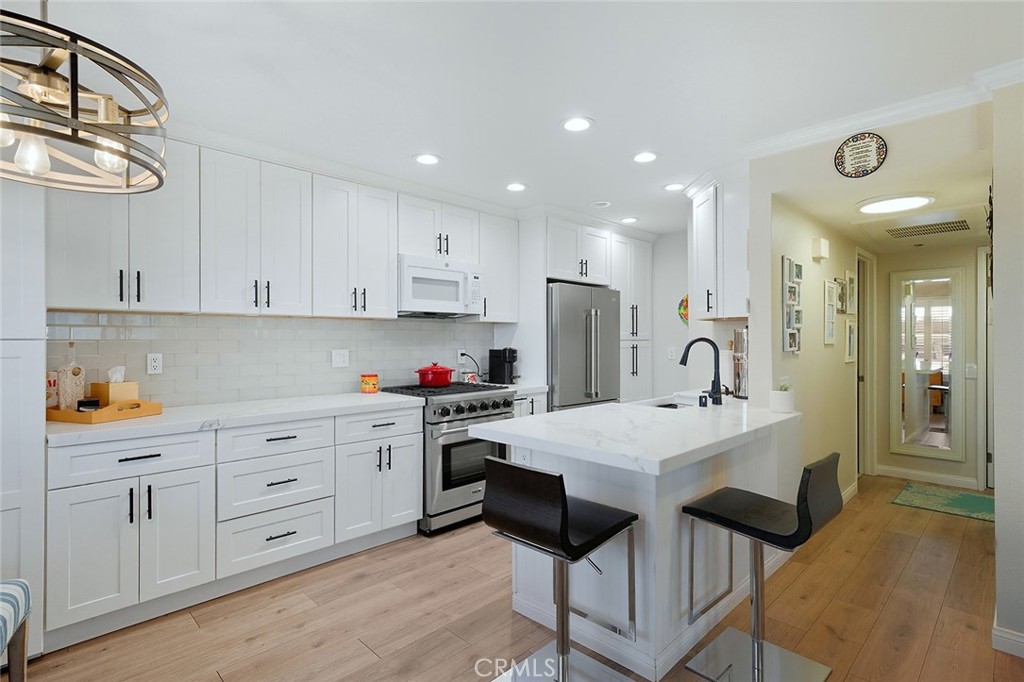 MLS #OC25253195 image #2