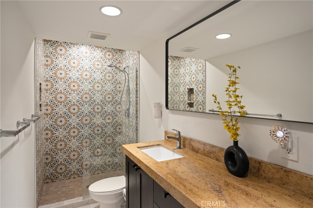 MLS #OC25253282 image #10