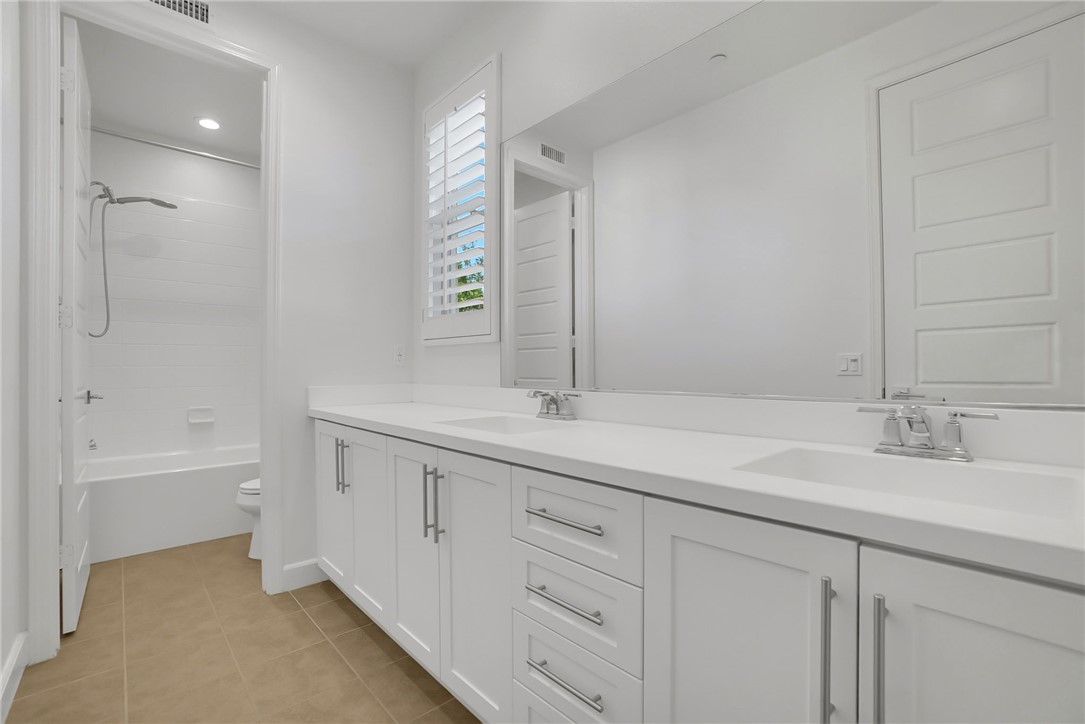 MLS #OC25253332 image #10