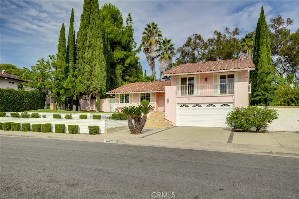 MLS #OC25253377 image #0