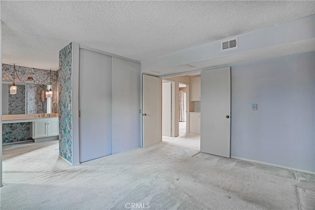 MLS #OC25253377 image #10